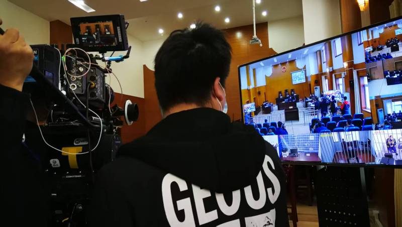 AI生成VS人工创意——贵溪市广告片拍摄公司的技术浪漫主义实践